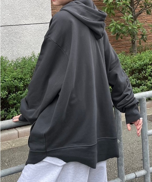 Oversized ジップ フーディー グレー　美品 1/18発売｜OTSUMO PLAZA Exclusive Item Zip Hoodie / Crew Neck