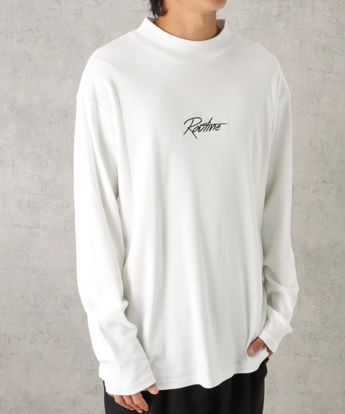 URBAN COLLECTION（アーバンコレクション）の「スムスワンポイント刺繍モックネックロングスリーブTシャツ（Tシャツ/カットソー・メンズ・ホワイト/ブラック/グレイッシュベージュ・M/L/XL）」の2枚目の写真