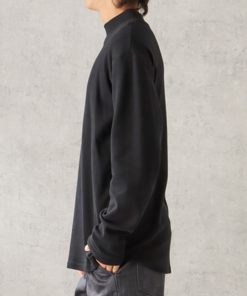 URBAN COLLECTION（アーバンコレクション）の「スムスワンポイント刺繍モックネックロングスリーブTシャツ（Tシャツ/カットソー・メンズ・ホワイト/ブラック/グレイッシュベージュ・M/L/XL）」の6枚目の写真