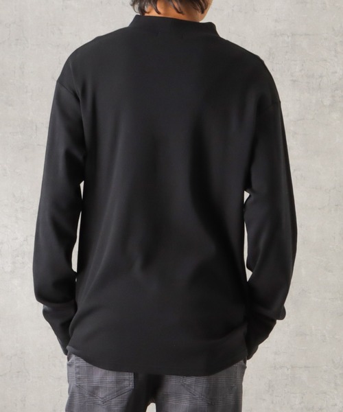 URBAN COLLECTION（アーバンコレクション）の「スムスワンポイント刺繍モックネックロングスリーブTシャツ（Tシャツ/カットソー・メンズ・ホワイト/ブラック/グレイッシュベージュ・M/L/XL）」の7枚目の写真