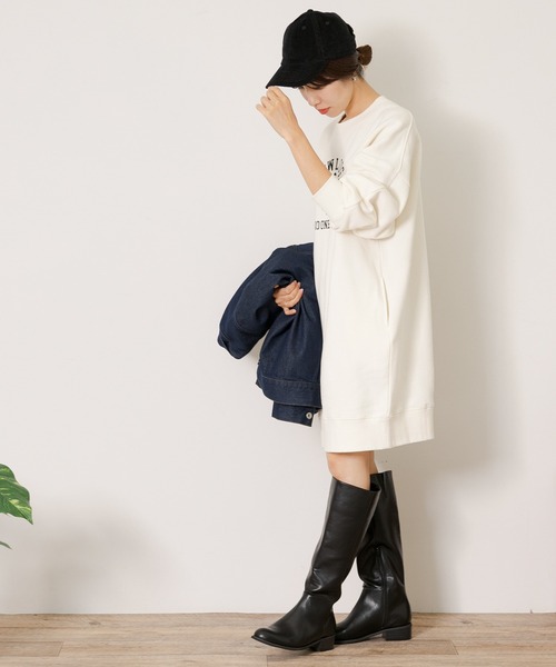 URBAN RESEARCH Sonny Label（アーバンリサーチサニーレーベル）の「『WEB/一部店舗限定』カレッジロゴスウェットBIGワンピース（ワンピース・レディース・ブラック/オフホワイト/グレー系その他・FREE）」の9枚目の写真
