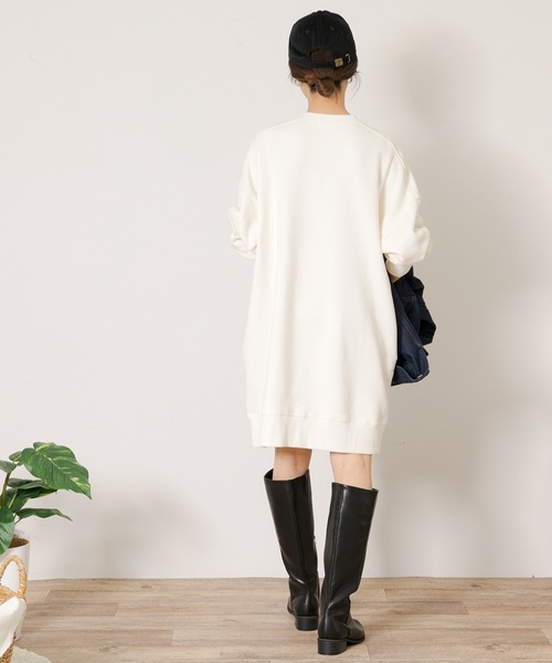 URBAN RESEARCH Sonny Label（アーバンリサーチサニーレーベル）の「『WEB/一部店舗限定』カレッジロゴスウェットBIGワンピース（ワンピース・レディース・ブラック/オフホワイト/グレー系その他・FREE）」の10枚目の写真