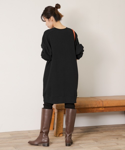 URBAN RESEARCH Sonny Label（アーバンリサーチサニーレーベル）の「『WEB/一部店舗限定』カレッジロゴスウェットBIGワンピース（ワンピース・レディース・ブラック/オフホワイト/グレー系その他・FREE）」の22枚目の写真