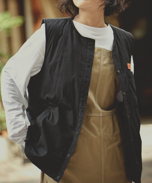 UNIVERSAL OVERALL（ユニバーサルオーバーオール）の「インサレーション ベストINSULATION VEST（ダウンベスト・メンズ・ベージュ/ブラック/ネイビー・M/L/S）」の4枚目の写真
