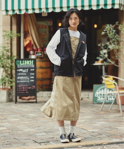 UNIVERSAL OVERALL（ユニバーサルオーバーオール）の「インサレーション ベストINSULATION VEST（ダウンベスト・メンズ・ベージュ/ブラック/ネイビー・M/L/S）」の6枚目の写真