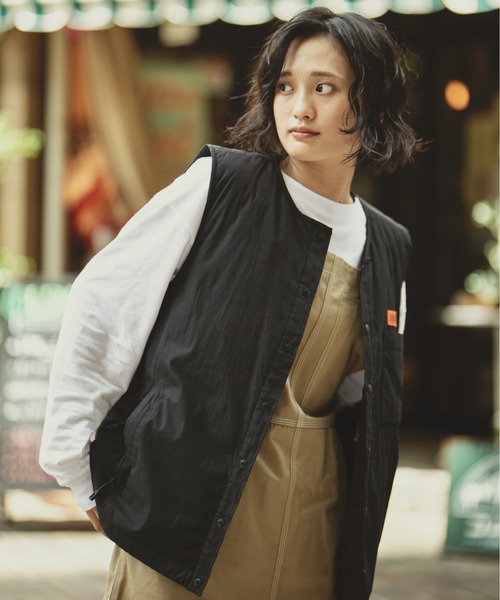 UNIVERSAL OVERALL（ユニバーサルオーバーオール）の「インサレーション ベストINSULATION VEST（ダウンベスト・メンズ・ベージュ/ブラック/ネイビー・M/L/S）」の9枚目の写真