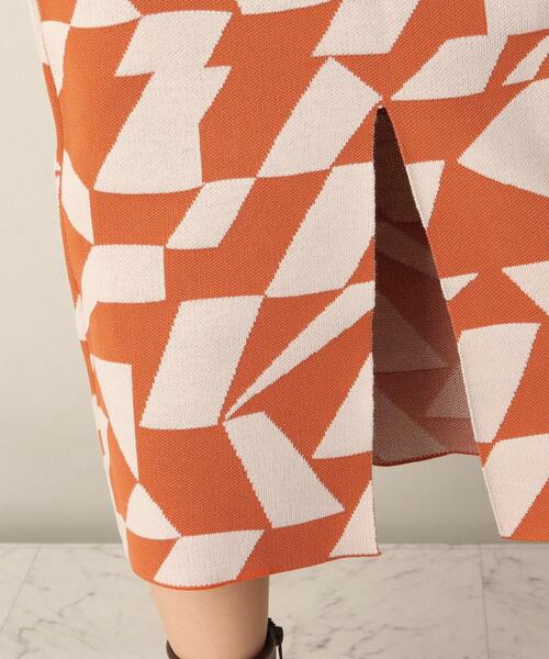 ITS'DEMO（イッツデモ）の「【スタイリング簡単/セットアップでオシャレにキマル/腰回りカバー/大胆な柄が楽しい】幾何柄ジャカードニットアップ（セットアップ・レディース・オレンジ系その他5/グリーン系その他5/ブラック系3・00）」の10枚目の写真