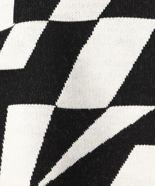 ITS'DEMO（イッツデモ）の「【スタイリング簡単/セットアップでオシャレにキマル/腰回りカバー/大胆な柄が楽しい】幾何柄ジャカードニットアップ（セットアップ・レディース・オレンジ系その他5/グリーン系その他5/ブラック系3・00）」の13枚目の写真