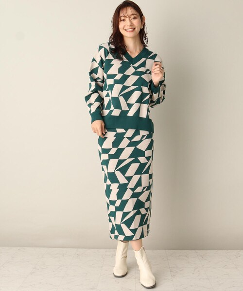 ITS'DEMO（イッツデモ）の「【スタイリング簡単/セットアップでオシャレにキマル/腰回りカバー/大胆な柄が楽しい】幾何柄ジャカードニットアップ（セットアップ・レディース・オレンジ系その他5/グリーン系その他5/ブラック系3・00）」の19枚目の写真