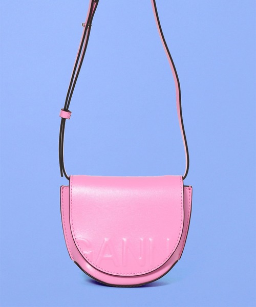 GANNI ハンドバッグ ショルダーバッグ GANNI（ガニー）の「GANNI Banner Nano Saddle A4446