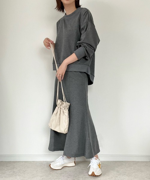 Fizz(フィズ)の「【maiko_wear × Fizz コラボ】 前後差裏毛スウェット(スウェット・レディース・ブラック/ベージュ/チャコール・M)」の18枚目の写真