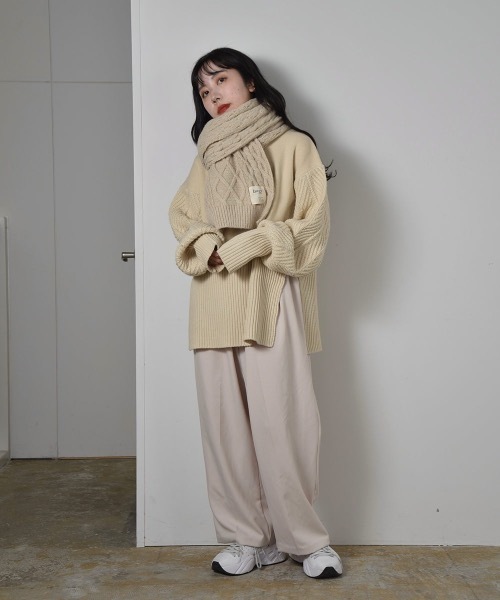 lawgy(ラウジー)の「cable knit muffler(マフラー・レディース・アイボリー/ブラウン・FREE)」の4枚目の写真