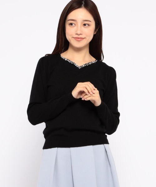 MISCH MASCH(ミッシュマッシュ)の「ハートネックビジュー刺繍プルオーバーニット(ニット/セーター・レディース・ホワイト/ブルー/ブラック/グレー/ベビーピンク・MEDIUM)」の3枚目の写真