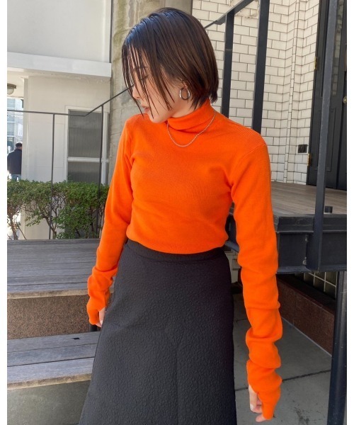 LiSeek（リシーク）の「【LiSeeK】アームウォーマー風ハイネックニットTOP（ニット/セーター・レディース・グリーン/ブルー/オレンジ/ピンク・FREE）」の4枚目の写真