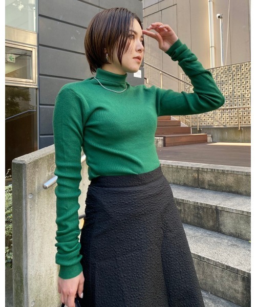 LiSeek（リシーク）の「【LiSeeK】アームウォーマー風ハイネックニットTOP（ニット/セーター・レディース・グリーン/ブルー/オレンジ/ピンク・FREE）」の2枚目の写真