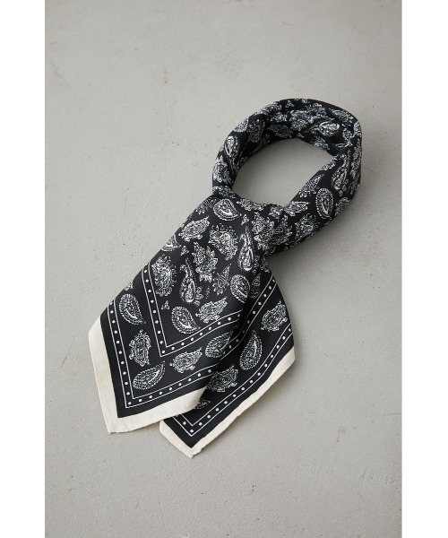 AZUL by moussy(アズールバイマウジー)の「NEO PREPPY HANDKERCHIEF/ネオプレッピーハンカチーフ(バンダナ/スカーフ・メンズ・ブルー系その他3/レッド系その他/ブラック系その他・FREE)」の4枚目の写真