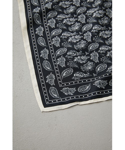 AZUL by moussy(アズールバイマウジー)の「NEO PREPPY HANDKERCHIEF/ネオプレッピーハンカチーフ(バンダナ/スカーフ・メンズ・ブルー系その他3/レッド系その他/ブラック系その他・FREE)」の5枚目の写真