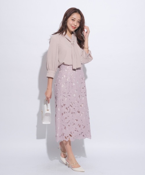 JUSGLITTY（ジャスグリッティー）の「６分袖パールバーブラウス（シャツ/ブラウス・レディース・ピンクベージュ/ライトブルー/ネイビー/ドット/ホワイト・1/2）」の6枚目の写真