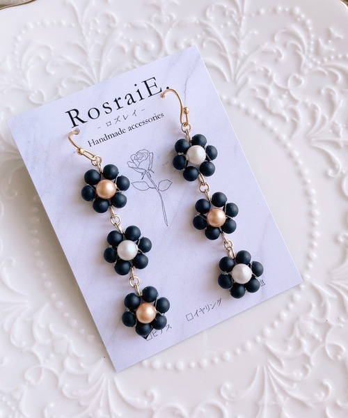 tone(トーン)の「【RosraiE】3連フラワーパール アシンメトリー ロング ピアス(MA)(ピアス(両耳用)・レディース・ブラック/ピンク・FREE)」の10枚目の写真