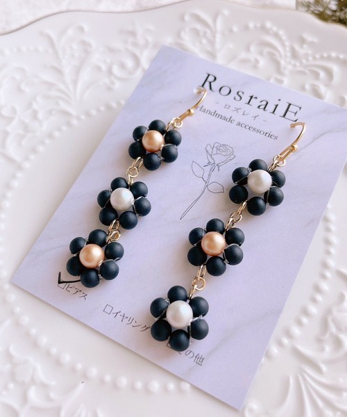 tone(トーン)の「【RosraiE】3連フラワーパール アシンメトリー ロング ピアス(MA)(ピアス(両耳用)・レディース・ブラック/ピンク・FREE)」の5枚目の写真