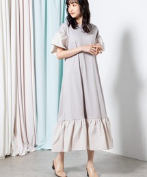 袖と裾を異素材で切り替え華やかなシルエットをつくる伸縮性のある綿混のカットソーワンピース