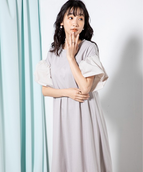 MILLION CARATS（ミリオンカラッツ）の「袖と裾を異素材で切り替え華やかなシルエットをつくる伸縮性のある綿混のカットソーワンピース（ワンピース・レディース・グレー/オフホワイト/ブラック・FREE）」の4枚目の写真