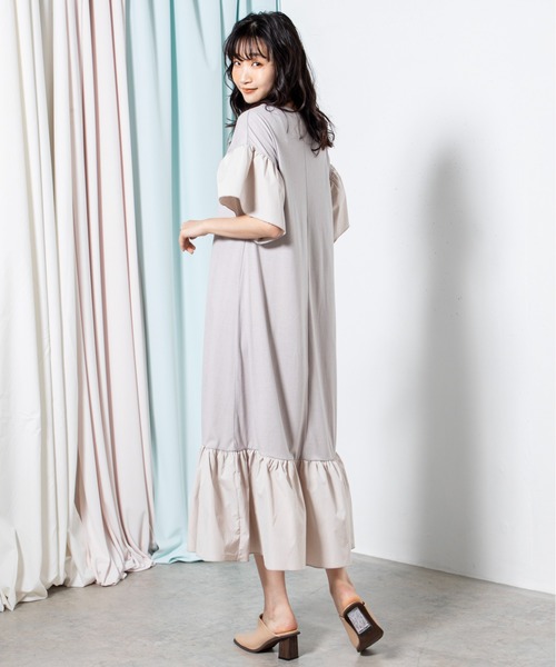 MILLION CARATS（ミリオンカラッツ）の「袖と裾を異素材で切り替え華やかなシルエットをつくる伸縮性のある綿混のカットソーワンピース（ワンピース・レディース・グレー/オフホワイト/ブラック・FREE）」の6枚目の写真