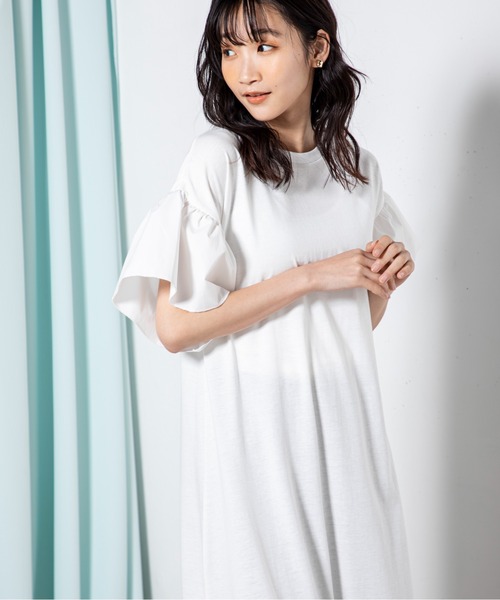 MILLION CARATS（ミリオンカラッツ）の「袖と裾を異素材で切り替え華やかなシルエットをつくる伸縮性のある綿混のカットソーワンピース（ワンピース・レディース・グレー/オフホワイト/ブラック・FREE）」の7枚目の写真