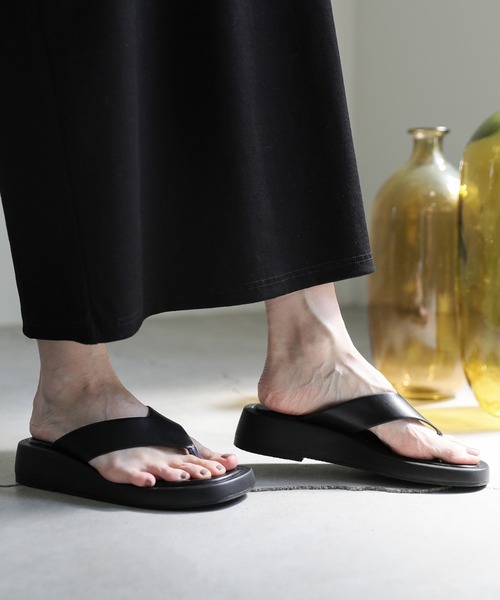 select MOCA(セレクトモカ)の「プラットフォームトングサンダル(サンダル・レディース・ブラック・SMALL/MEDIUM/LARGE)」の3枚目の写真