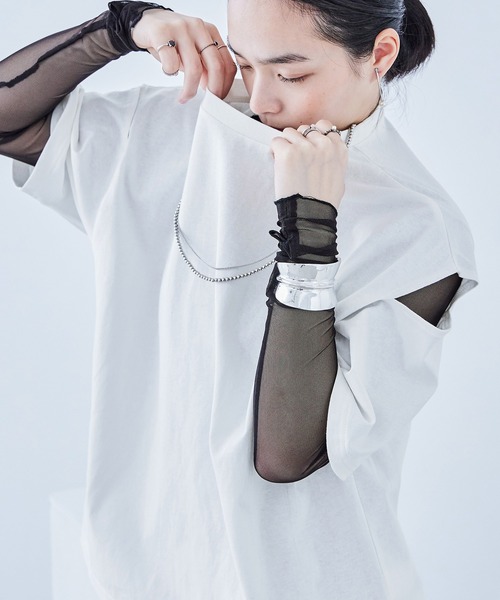 Fashion Letter(ファッションレター)の「カットアウト ビッグ5分袖Tシャツ(Tシャツ/カットソー・レディース・ブラック/アイボリー/グレイッシュベージュ・M)」の3枚目の写真