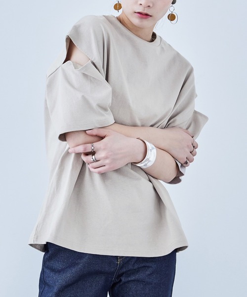 Fashion Letter(ファッションレター)の「カットアウト ビッグ5分袖Tシャツ(Tシャツ/カットソー・レディース・ブラック/アイボリー/グレイッシュベージュ・M)」の17枚目の写真