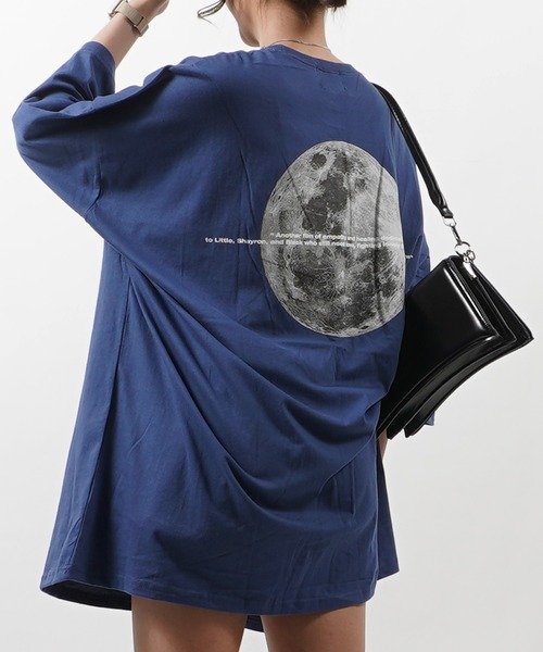 GLARE（グレア）の「【GLARE】 月モチーフ バックプリント オーバーTシャツ /  Moon Motif Back Print Over T-shirt（Tシャツ/カットソー・メンズ・ブルー/ブラック/チャコール/ホワイト・FREE）」の4枚目の写真