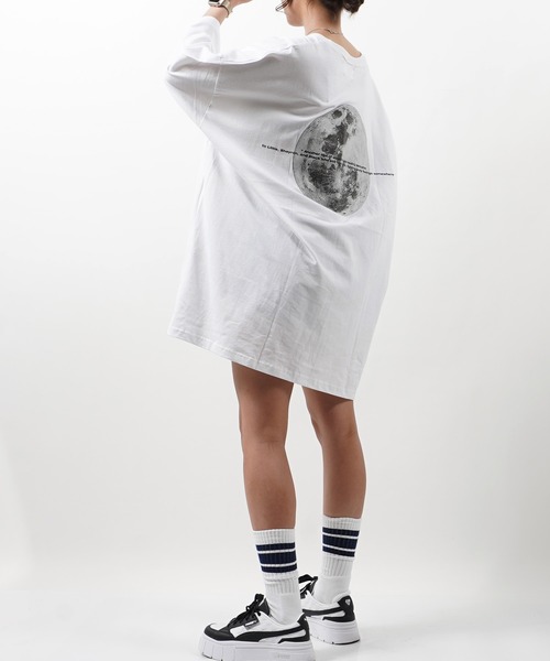 GLARE（グレア）の「【GLARE】 月モチーフ バックプリント オーバーTシャツ /  Moon Motif Back Print Over T-shirt（Tシャツ/カットソー・メンズ・ブルー/ブラック/チャコール/ホワイト・FREE）」の5枚目の写真