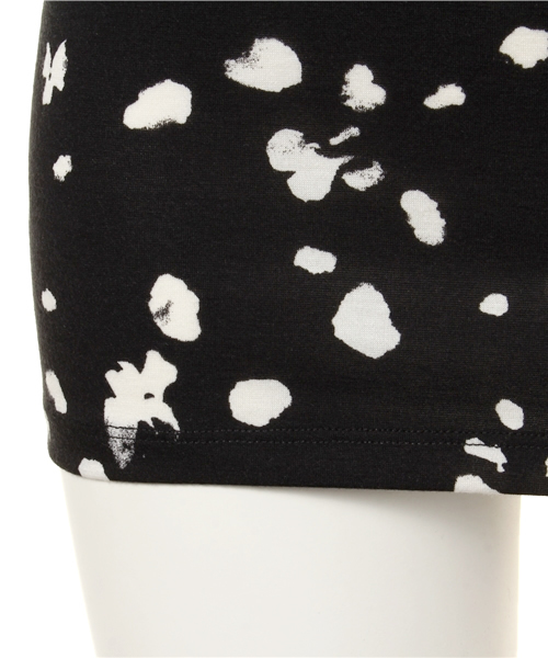 AZUL by moussy（アズールバイマウジー）の「TPU天竺総柄ランダムフラワー柄タンク（タンクトップ・レディース・ブラック系その他/ダークネイビー/ホワイト系その他・MEDIUM/SMALL/LARGE）」の7枚目の写真