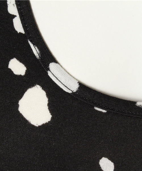 AZUL by moussy（アズールバイマウジー）の「TPU天竺総柄ランダムフラワー柄タンク（タンクトップ・レディース・ブラック系その他/ダークネイビー/ホワイト系その他・MEDIUM/SMALL/LARGE）」の8枚目の写真