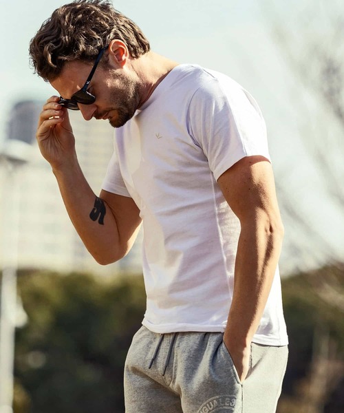 1PIU1UGUALE3  RELAX （ウノピゥウノウグァーレトレ リラックス）の「1PIU1UGUALE3 RELAX(ウノピゥウノウグァーレトレ リラックス)ワンポイントロゴ ロゴ刺繍 ベーシック半袖Tシャツ（Tシャツ/カットソー・メンズ・ネイビー/ホワイト/レッド/ブラック/トップグレー・S/M/XL/L/XXL）」の7枚目の写真