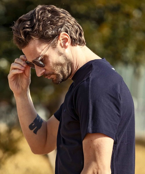 1PIU1UGUALE3  RELAX （ウノピゥウノウグァーレトレ リラックス）の「1PIU1UGUALE3 RELAX(ウノピゥウノウグァーレトレ リラックス)ワンポイントロゴ ロゴ刺繍 ベーシック半袖Tシャツ（Tシャツ/カットソー・メンズ・ネイビー/ホワイト/レッド/ブラック/トップグレー・S/M/XL/L/XXL）」の22枚目の写真