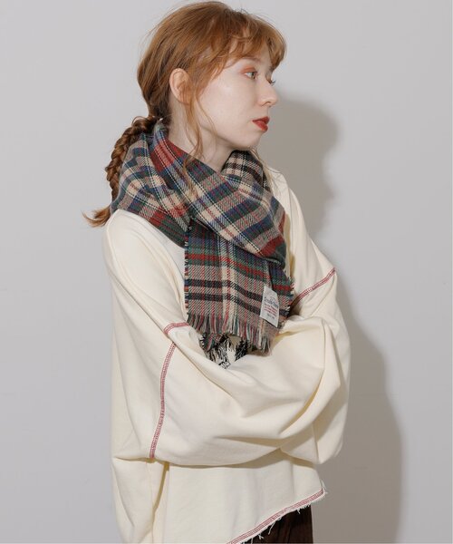 DOUBLE NAME（ダブルネーム）の「チェック柄リバーシブルマフラー（マフラー・レディース・ベージュ/レッド/グリーン・FREE）」の6枚目の写真
