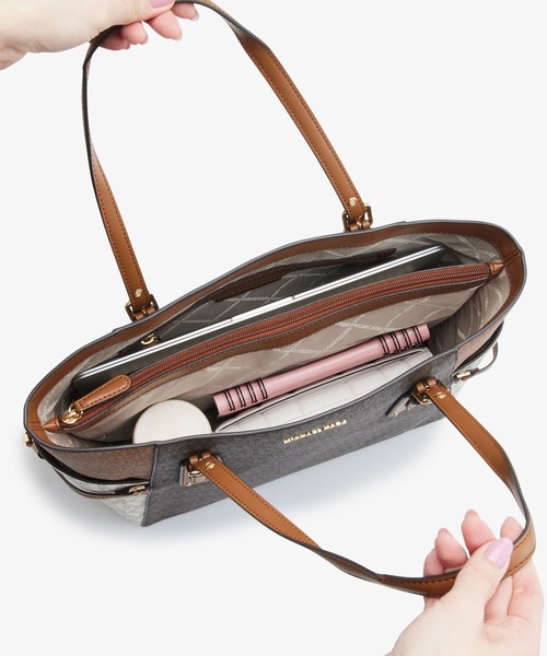 MICHAEL KORS　VOYAGER EWトートMKシグネチャー　ブラウン Michael Kors Voyager East/west Tote Signature | Handbags