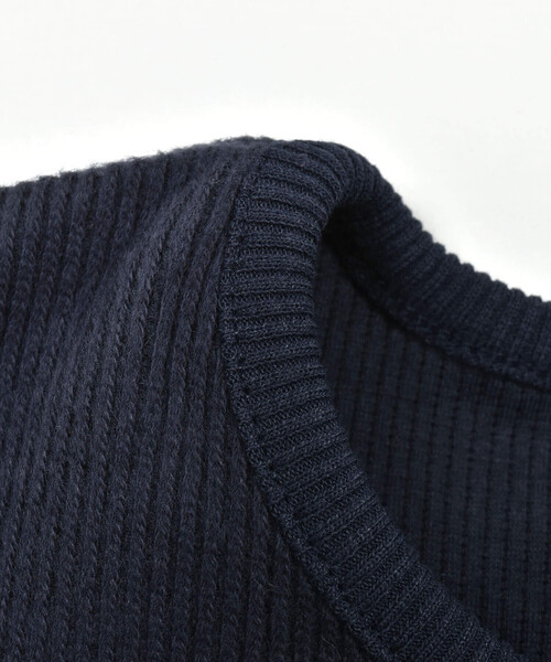 BeBe（ベベ）の「ダブルフェイスクロスステッチトレーナー(90~140cm)（スウェット・キッズ・ネイビー/オフホワイト・120cm/110cm/140cm/100cm/130cm/90cm）」の8枚目の写真