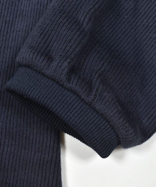 BeBe（ベベ）の「ダブルフェイスクロスステッチトレーナー(90~140cm)（スウェット・キッズ・ネイビー/オフホワイト・120cm/110cm/140cm/100cm/130cm/90cm）」の11枚目の写真