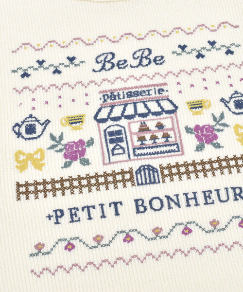 BeBe（ベベ）の「ダブルフェイスクロスステッチトレーナー(90~140cm)（スウェット・キッズ・ネイビー/オフホワイト・120cm/110cm/140cm/100cm/130cm/90cm）」の16枚目の写真