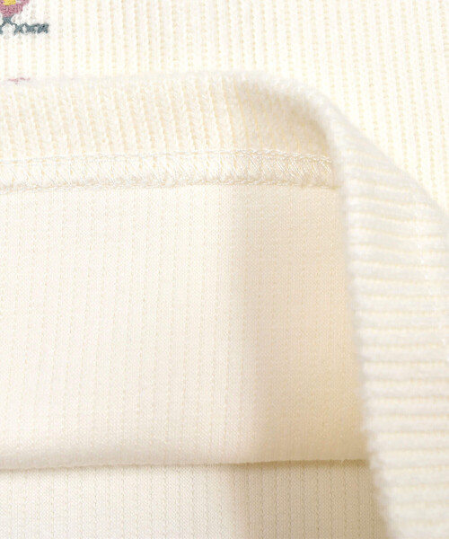 BeBe（ベベ）の「ダブルフェイスクロスステッチトレーナー(90~140cm)（スウェット・キッズ・ネイビー/オフホワイト・120cm/110cm/140cm/100cm/130cm/90cm）」の19枚目の写真