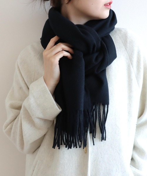Jines（ジネス）の「しなやかソフトタッチ・無地シンプルストール（ストール/ショール・レディース・ライトグレー/ブラック/オフホワイト/ロイヤルブルー・FREE）」の2枚目の写真