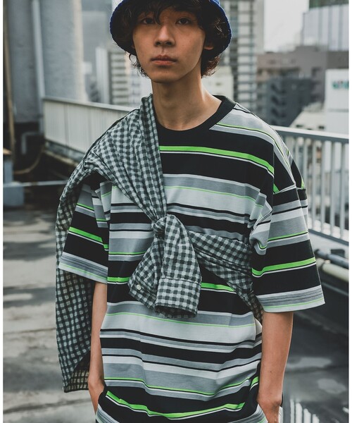 BEAMS（ビームス）の「BEAMS / マルチボーダー Tシャツ（Tシャツ/カットソー・メンズ・ブラック/ブルー/ブラウン系その他4・L/M/S/XL）」の2枚目の写真