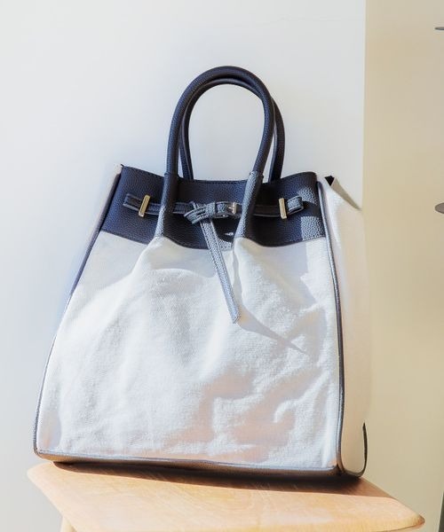 mysty woman(ミスティウーマン)の「レザー×キャンバスBAG 102096(トートバッグ・レディース・ブラック系その他/ブラック/オフホワイト/ブラック系その他2・FREE)」の4枚目の写真