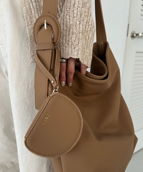 loti(ロティ)の「【EC限定】loti ハーフムーンポーチ付きBAG(ショルダーバッグ・レディース・ブラック/ベージュ・ONE SIZE)」の6枚目の写真