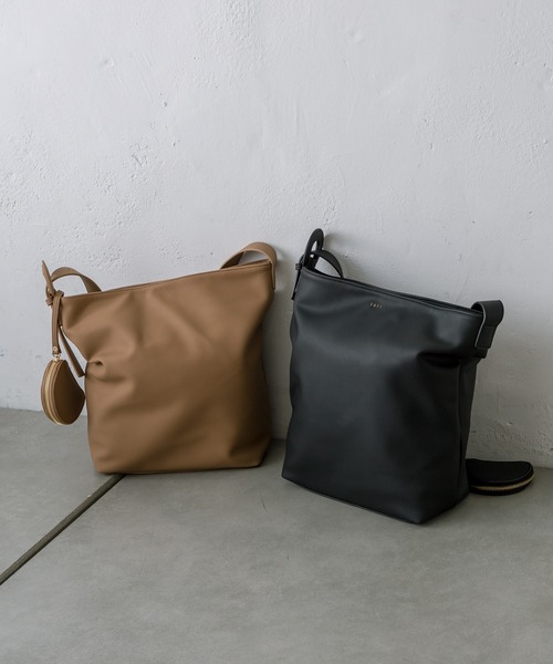 loti(ロティ)の「【EC限定】loti ハーフムーンポーチ付きBAG(ショルダーバッグ・レディース・ブラック/ベージュ・ONE SIZE)」の19枚目の写真