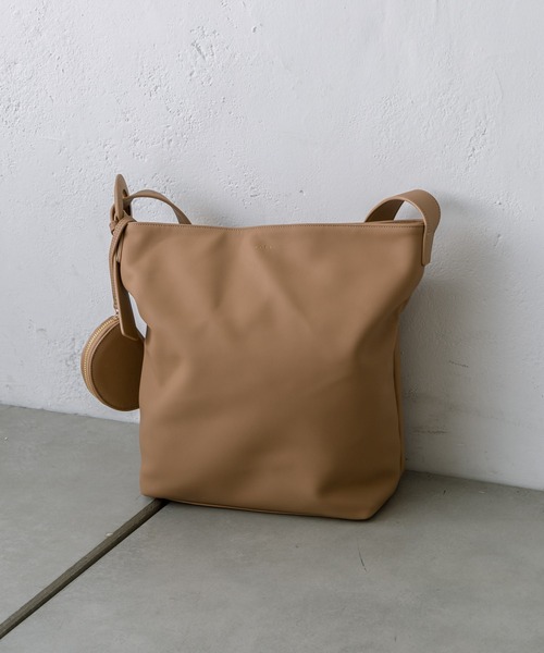 loti(ロティ)の「【EC限定】loti ハーフムーンポーチ付きBAG(ショルダーバッグ・レディース・ブラック/ベージュ・ONE SIZE)」の13枚目の写真