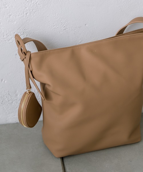 loti(ロティ)の「【EC限定】loti ハーフムーンポーチ付きBAG(ショルダーバッグ・レディース・ブラック/ベージュ・ONE SIZE)」の4枚目の写真